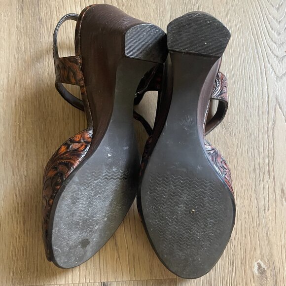 Coldwater Creek Tooled Leather Wedge Sandals 7M Brown Ankle Strap Peep Toe! - Picture 8 of 9